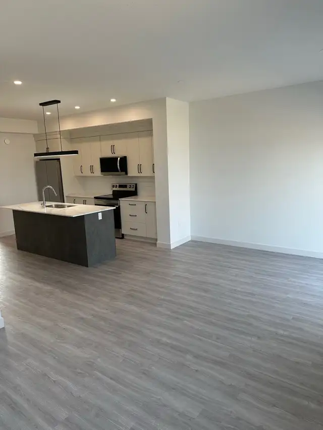 Townhouse Sylvan Lake  in Long Term Rentals in Red Deer - Image 7