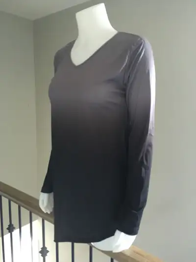 *New* Size XXL - Fits Like a LARGE Note: small white spot $25 Firm on Price Smoke-Free Home Pick Up...