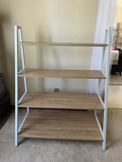 Four tier bookcase in great condition. Metal frame with oak effect shelves. 50"H x 39.3"W x 20.5"D (...