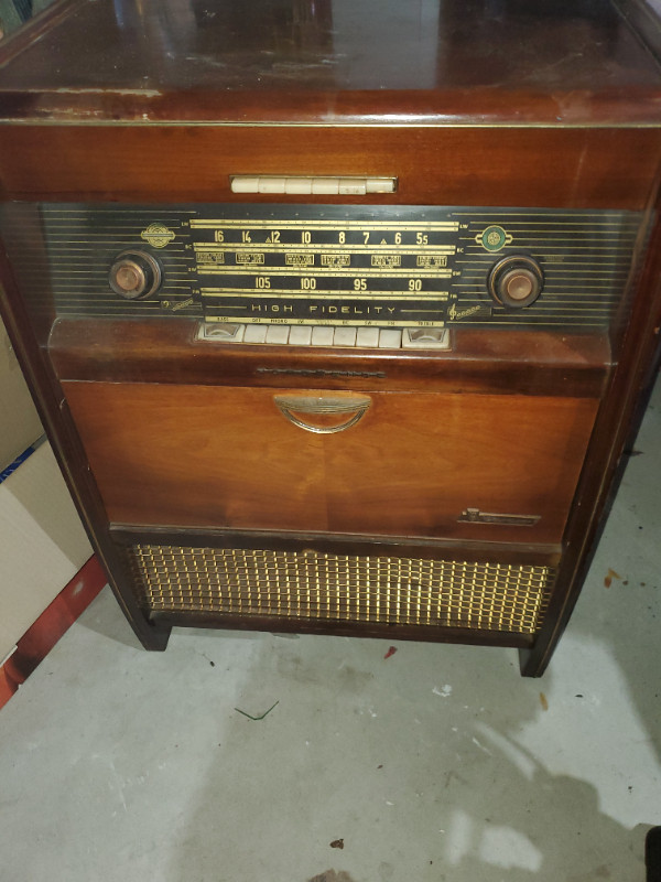 *REDUCED* 1942 Home Stereo with Phono. in Stereo Systems & Home Theatre in Oakville / Halton Region - Image 2