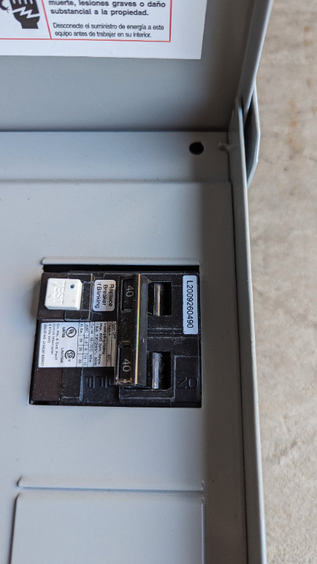 Hot Tub 40 Amp breaker - Siemens. in Electrical in Kingston - Image 2