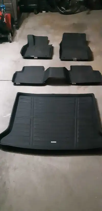 I'm selling a set of Mazda CX30 fitted mats, perfect for protecting your vehicle's interior. These m...