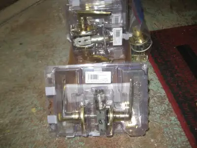5 Indoor Entryway door knobs , 1 Locking....   NICE RIGHT, View more