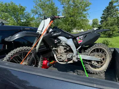 Looking too trade for a race quad. Runs great! Fresh oil change, new sprocket in the front, new chai...