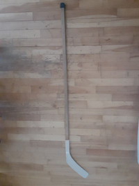 BATON DE HOCKEY VINTAGE AVEC PALETTE EN PLASTIQUE ANNEES 70