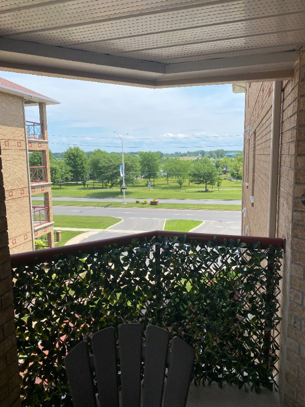 Luxury condo overlooking the St Lawrence River! Condos for Sale