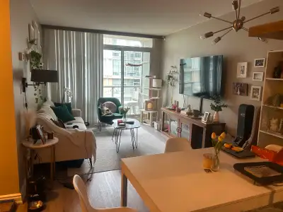 1BDRM   DEN CONDO DOWNTOWN ACROSS FROM ROGERS CENTRE