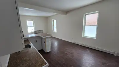 Spacious Main Floor 2-Bedroom Apartment – Secure Building with Great Parking! 2nd Ave East Enjoy com...