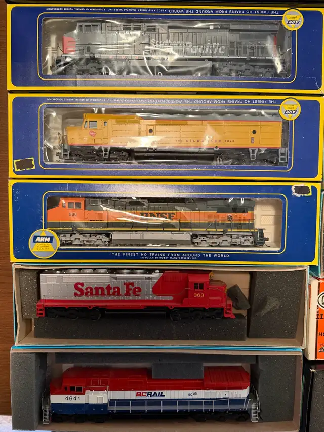Lot of Cheap HO Scale Model Train Locomotives in Hobbies & Crafts in Calgary - Image 3
