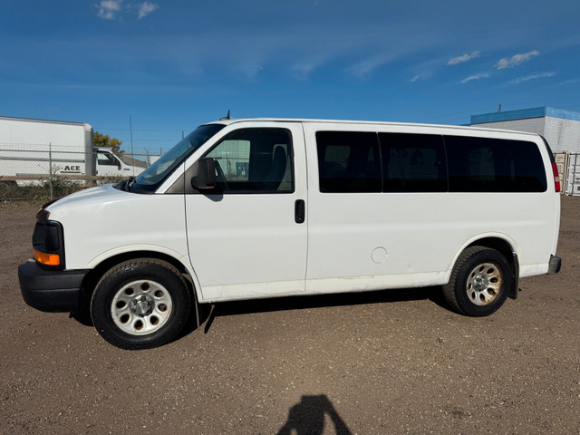 2011 Chevrolet Express 1500 AWD Passenger Van in Cars & Trucks in Edmonton - Image 2