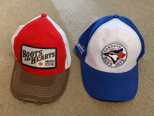 Baseball and hockey caps in Men's in Oshawa / Durham Region - Image 3