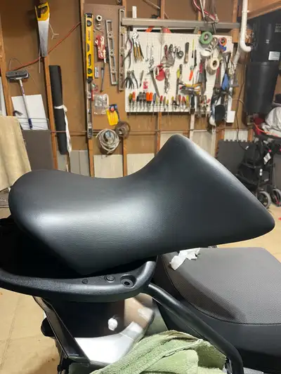 Low heated front seat for 2010-13 BMW R1200RT . Purchased new from BMW Germany in Feb. 2025 and sold...