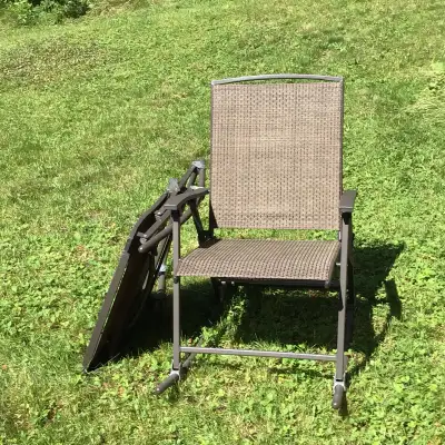 Chaises  bercantes comme neuve, View more