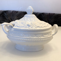 Soup Tureen - white design with lid and ladle