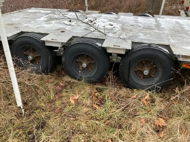 Selling 28' 5th wheel flat bed beavertail trailer c/w 9ton winch in Cargo & Utility Trailers in Hamilton - Image 8