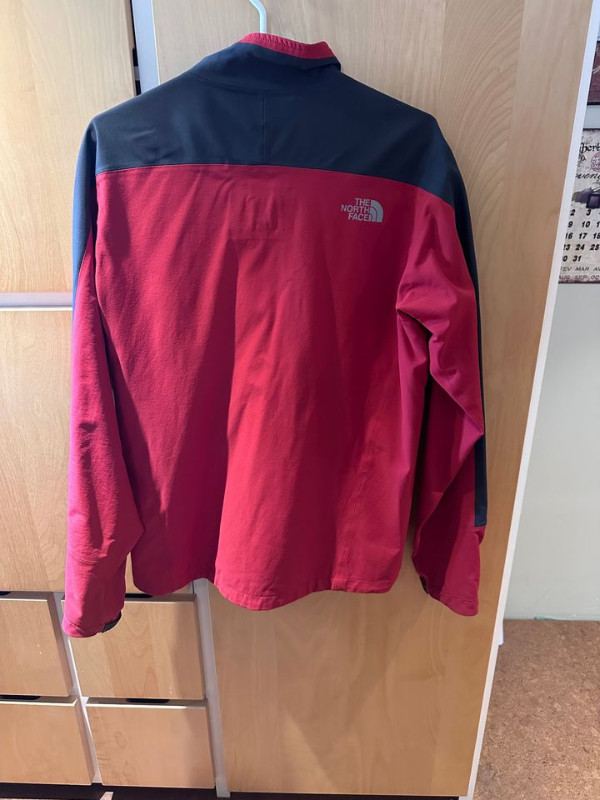 Mens Northface Shell - Size M in Men's in Nelson - Image 2