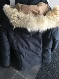 Manteau d’hiver noiren duvet pour femme osc cross fait au canada