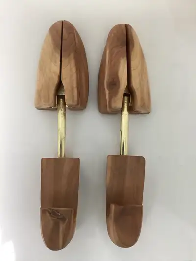 Keep your shoes in top shape with these cedar shoe trees. These shoe trees help maintain the shape o...