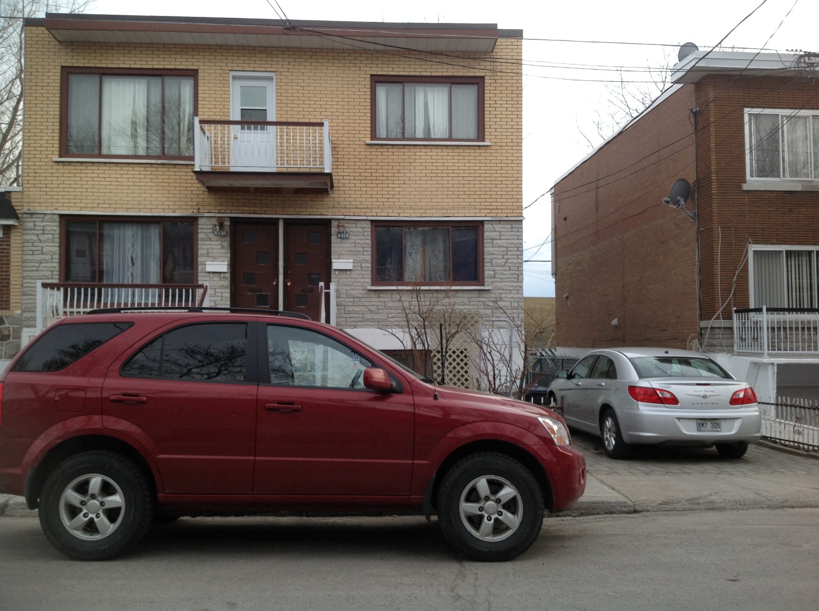 newly renovated large 51/2 apt - Free August rent — photo 1