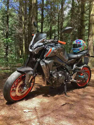 2021 Yamaha MT09 10000km (might still climb up a little) Full Akrapovic Exhaust Carbon Almost Comple...
