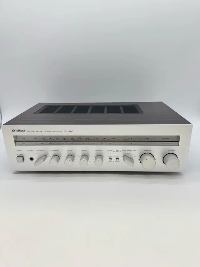 Yamaha CR-240 Natural Sound Stereo Receiver in Stereo Systems & Home Theatre in City of Toronto - Image 2