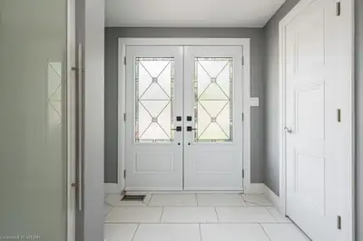 3 Bedroom with 1.5 Bathrooms for rent in the main floor for family or Working professionals or Coupl...