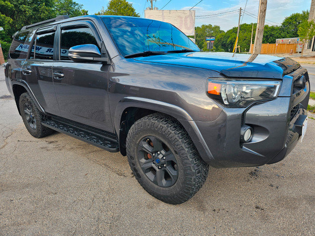 7 passenger-2016 Toyota4runner SR5 - Premium- Original owner in Cars & Trucks in Markham / York Region - Image 3