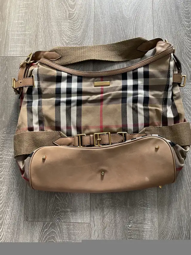 Burberry authentic bag  in Women's - Bags & Wallets in City of Toronto - Image 8