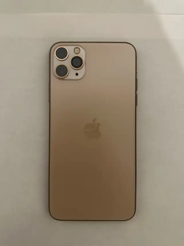 iPhone 11 Pro Max  in Cell Phones in Red Deer - Image 2