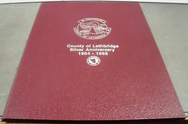 COUNTY OF LETHBRIDGE FOLDER (SILVER ANNIV 1989) in Arts & Collectibles in Lethbridge - Image 3