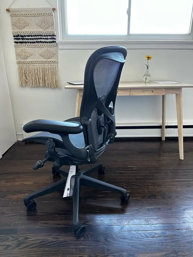 Herman Miller - Ergonomic Office Chair in Chairs & Recliners in Mississauga / Peel Region - Image 6