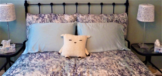 king oversized comforter in Bedding in Kingston