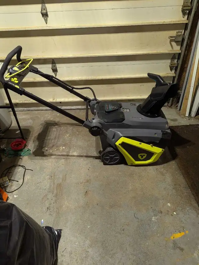 yardwork snowblower in Other in Cambridge - Image 6