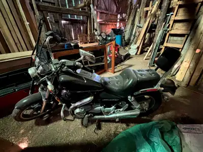 Moto en très bon état.