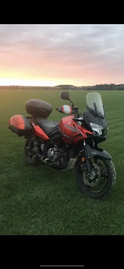 2009 Suzuki V Strom 650cc…41 000 km factory hard bags skid plate Oxford heated grips crash bars led...