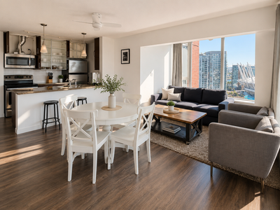 688 Abbott Street, Downtown Vancouver Looking for a spacious, fully-equipped place to stay in the he...