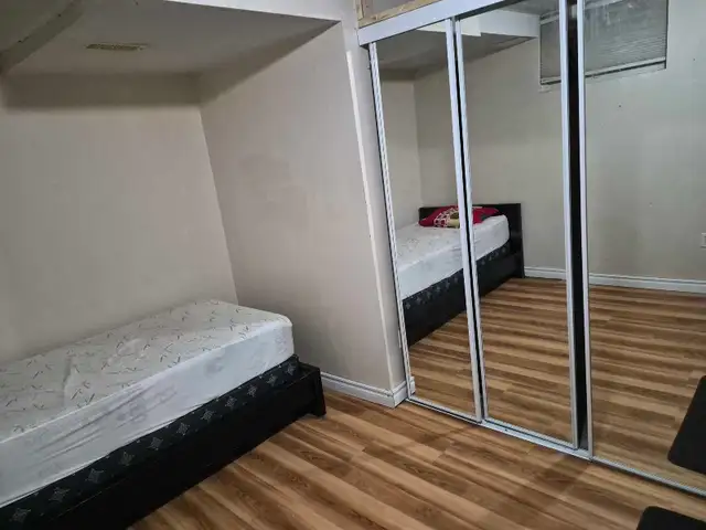 Excellent Room  - McMaster Hamilton Now