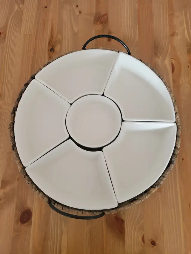 Woven appetizer plate with 6 compartments64181160472065120