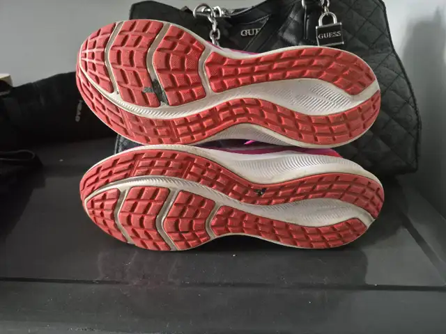 Nike  Running Shoes in Women's - Shoes in Kitchener / Waterloo - Image 4