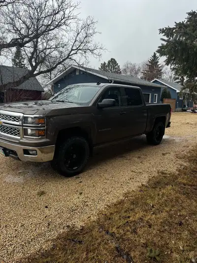 2014 Chevy Silverado 1500 LT Crew Cab 4x4 $14,000 OBO Selling my 2014 Silverado LT Crew Cab with the...