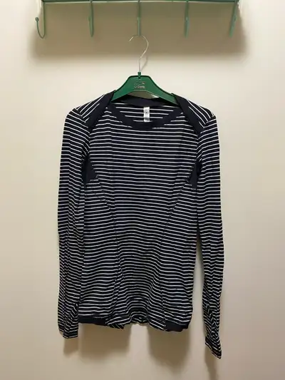 Lululemon size 6, View more