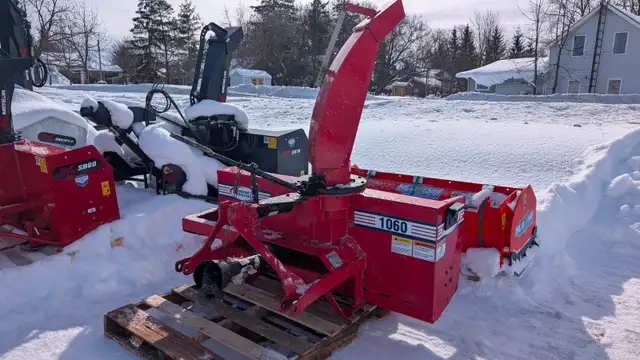 Used Agro Trend 60" Snow Blower in Snowblowers in Stratford - Image 5