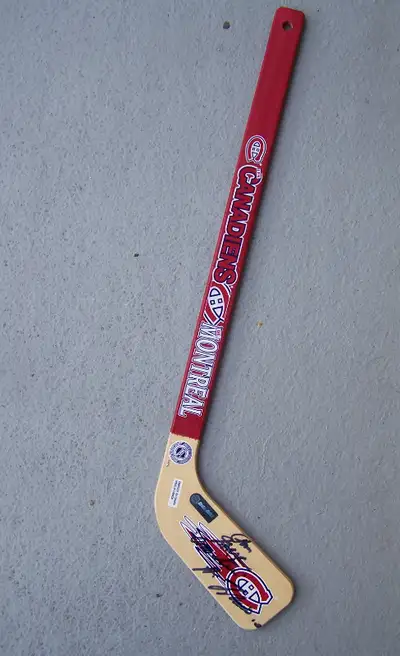 MINI BÂTON HOCKEY AUTOGRAPHE GUY LAFLEUR MINI HOCKEY STICK 24", View more