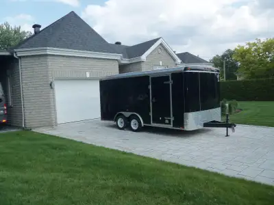 Remorque fermé trailer atlas 2013 AU816 aucune décoloration, aucune rouille, dessous impeccable 90%...