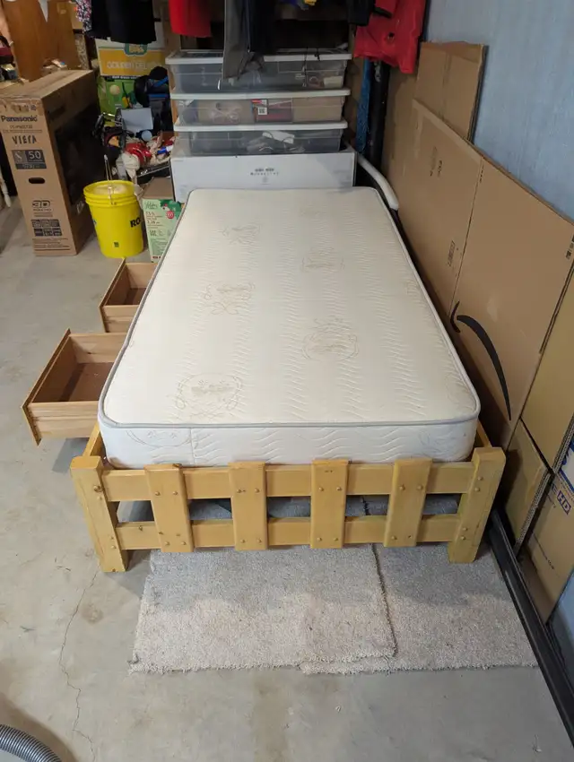twin bed + mattress in Beds & Mattresses in Kitchener / Waterloo - Image 4