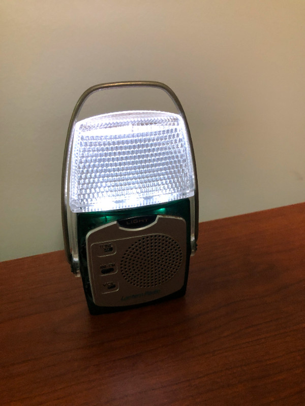 VINTAGE LANTERN TRANSISTOR RADIO ~ LED LIGHTS in Arts & Collectibles in Vancouver