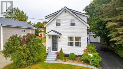 2-bedroom house with deck, yard and garage. Queen St.West, St.stephen. 1600+utility.