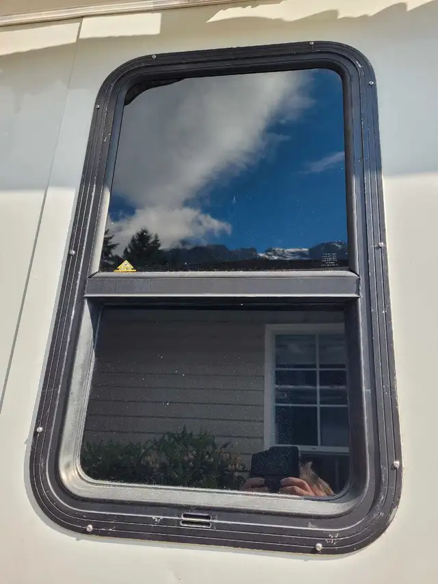 7x14 Cargo/Enclosed Partially Camperized Trailer in Cargo & Utility Trailers in Hope / Kent - Image 7