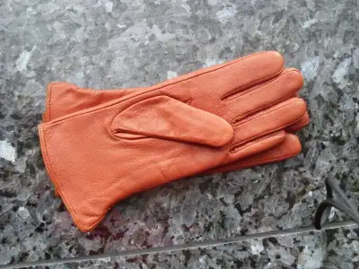 New  Women's leather gloves size 8.5, View more