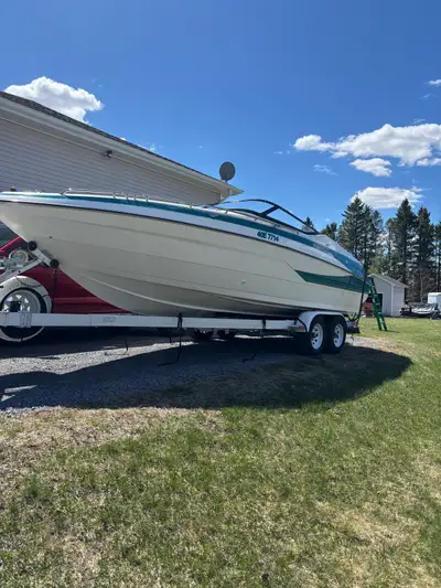 GLASTRON Boat 1991 Cuddy cabin 23 foot Ready for water In very good condition Come with ray marines...
